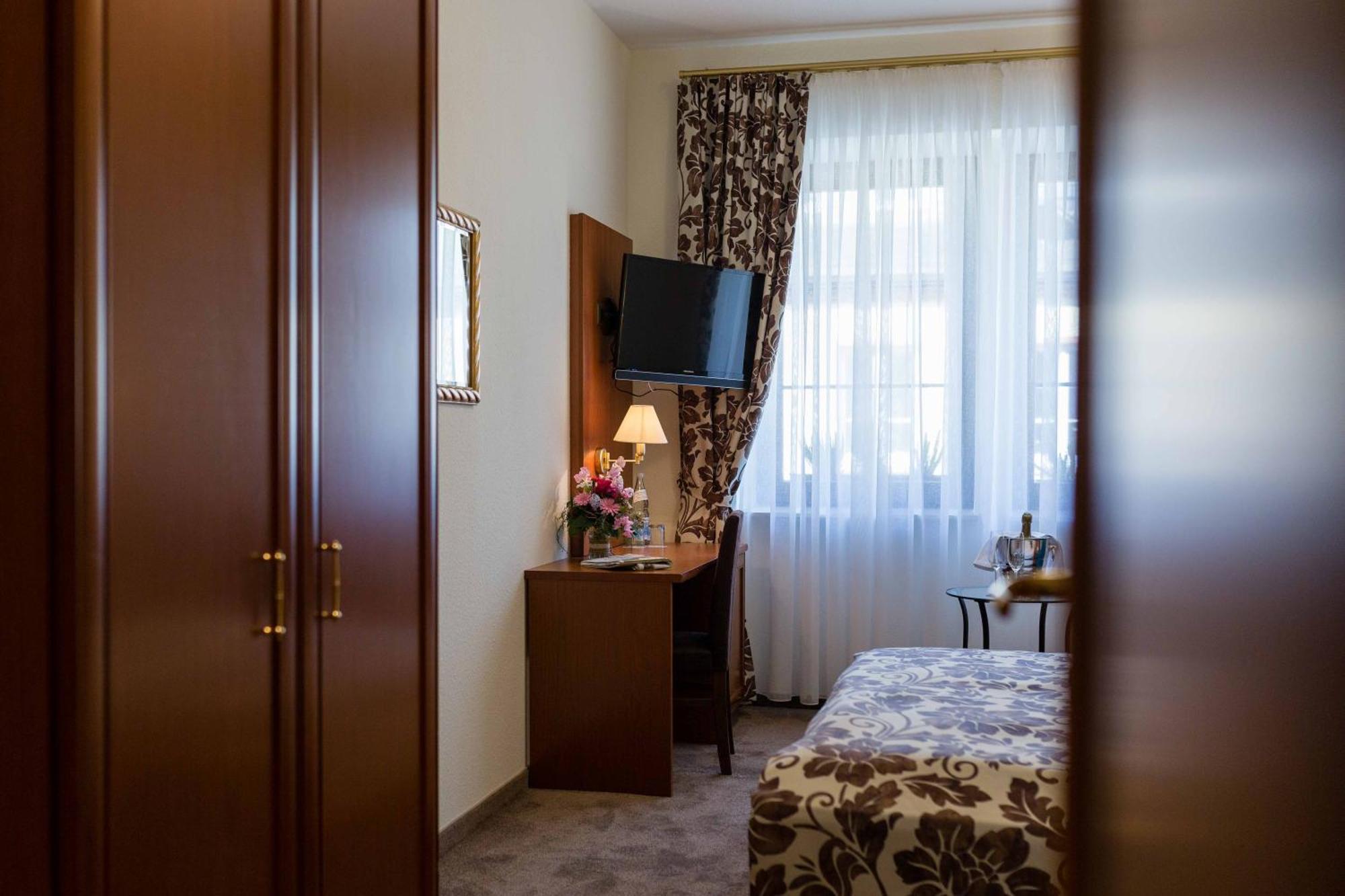 Hotel Altdeutsche Weinstube Rüdesheim am Rhein Esterno foto