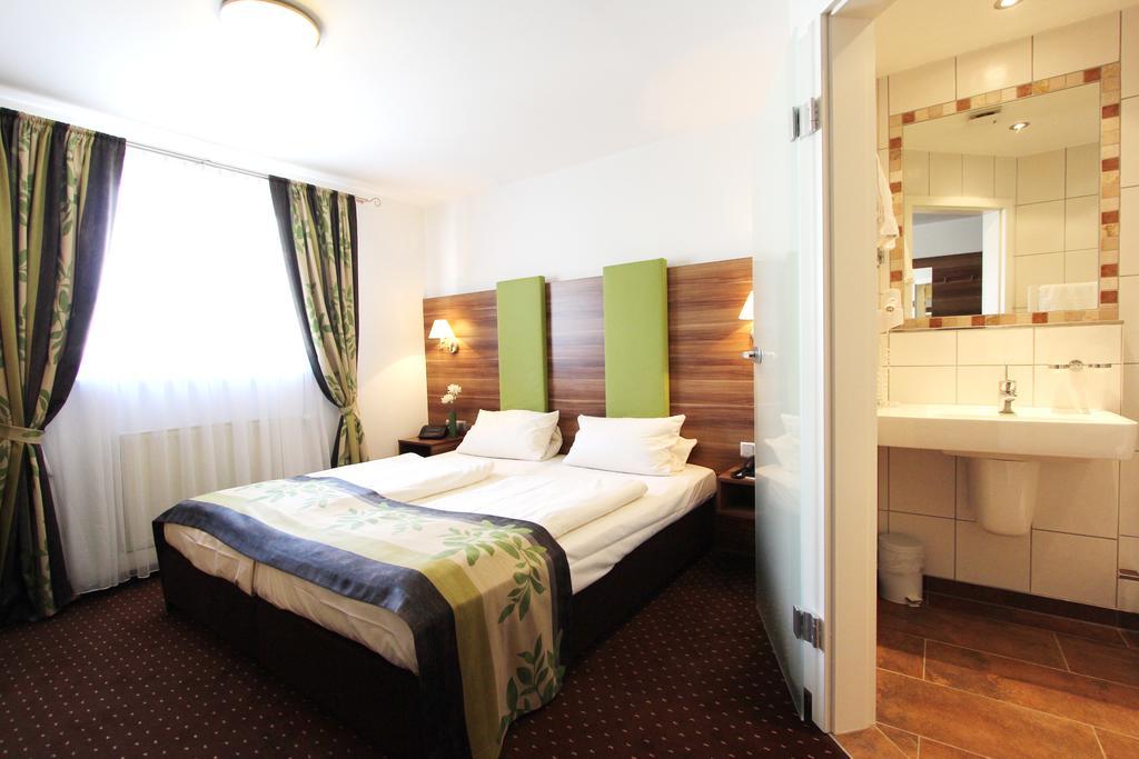 Hotel Altdeutsche Weinstube Rüdesheim am Rhein Esterno foto